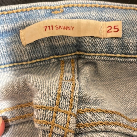 Like New Levi’s - Picture 6 of 6